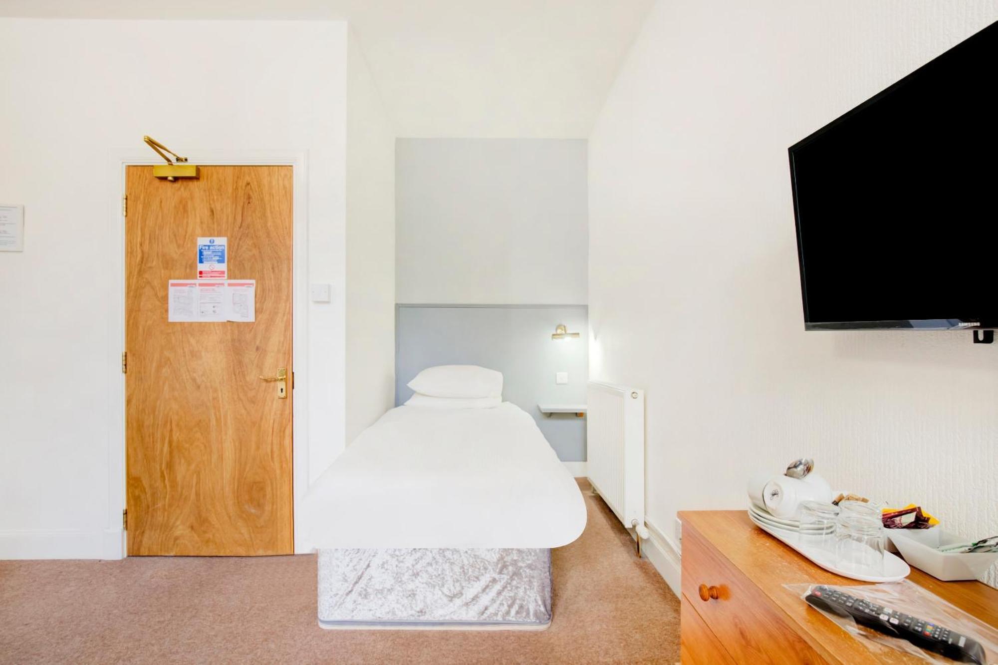 Oyo Eastbank Hotel, Speyside Scotland Rothes Exteriör bild