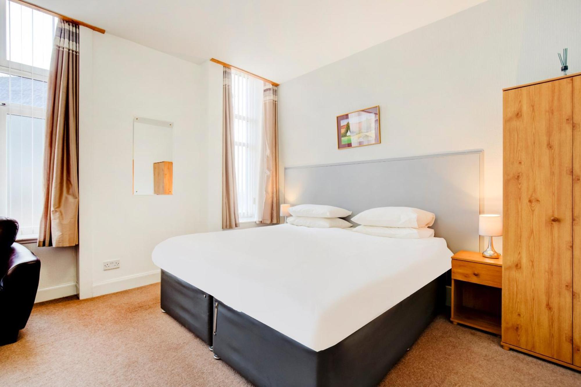 Oyo Eastbank Hotel, Speyside Scotland Rothes Exteriör bild
