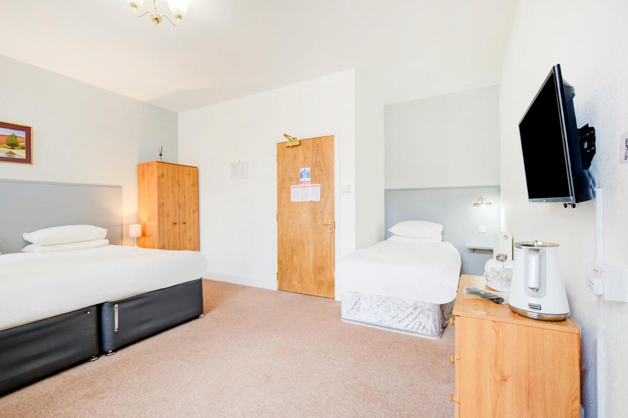 Oyo Eastbank Hotel, Speyside Scotland Rothes Exteriör bild