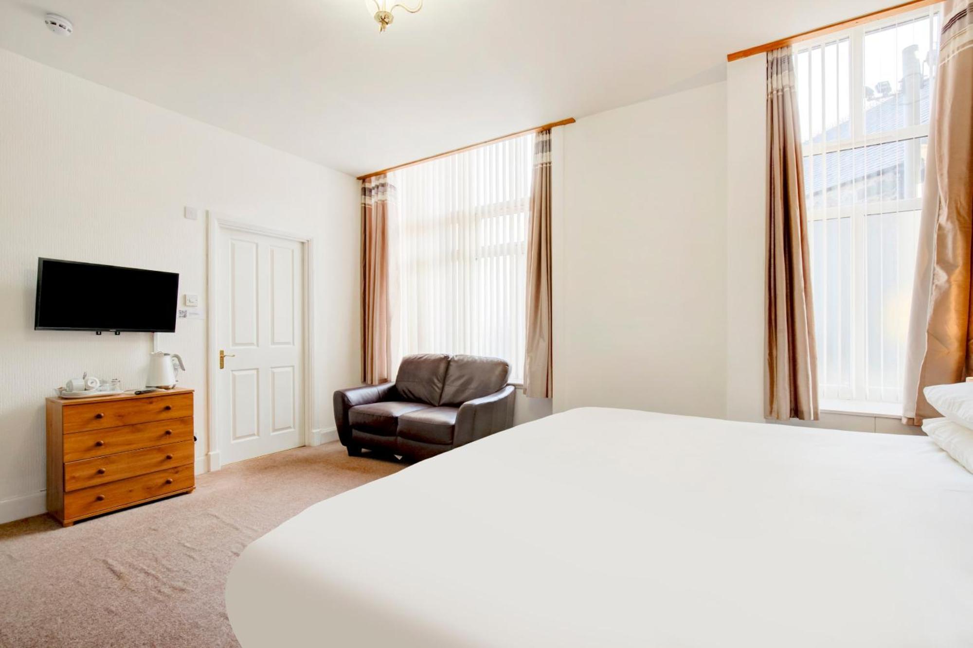 Oyo Eastbank Hotel, Speyside Scotland Rothes Exteriör bild