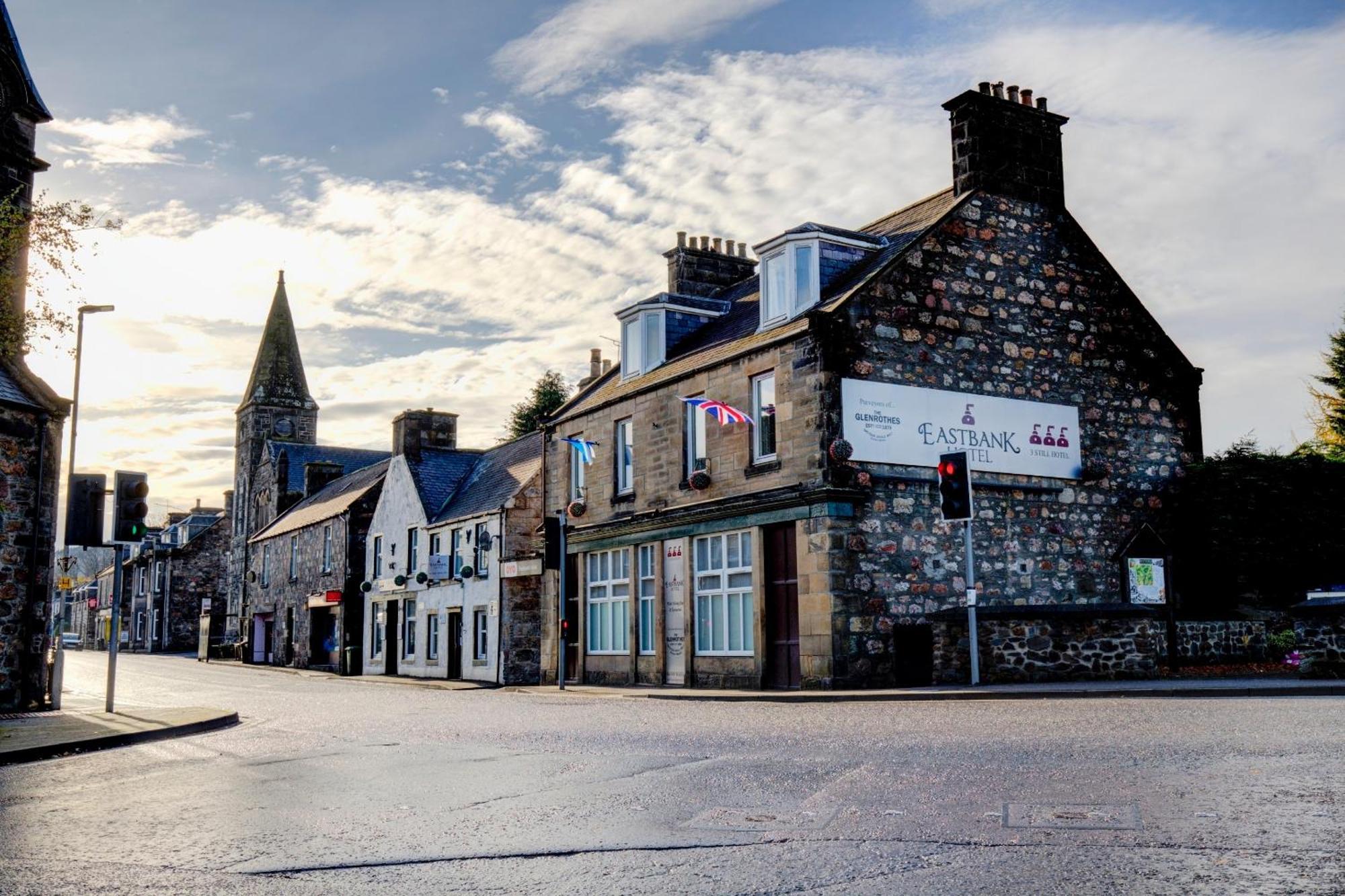 Oyo Eastbank Hotel, Speyside Scotland Rothes Exteriör bild