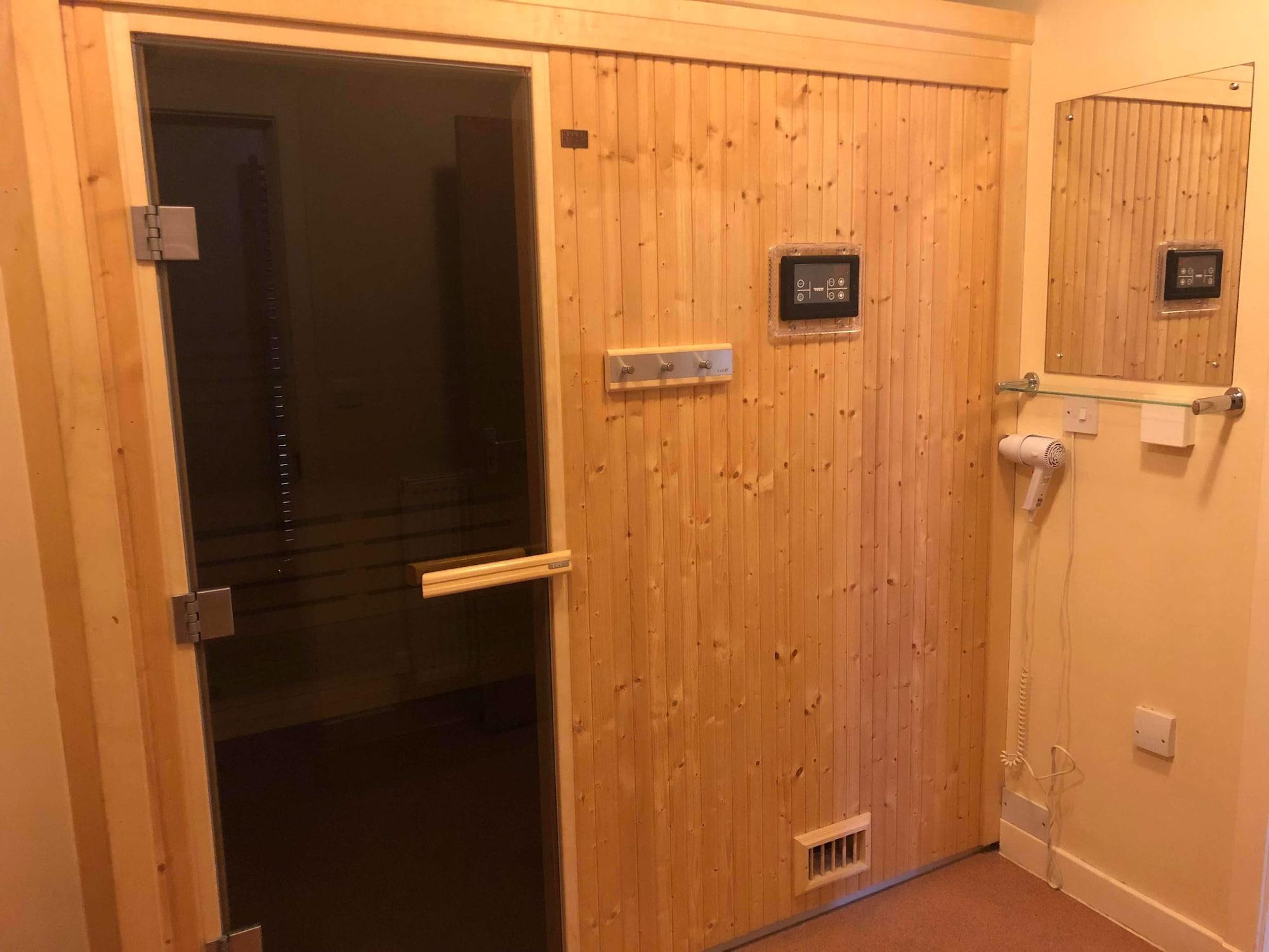 Oyo Eastbank Hotel, Speyside Scotland Rothes Exteriör bild